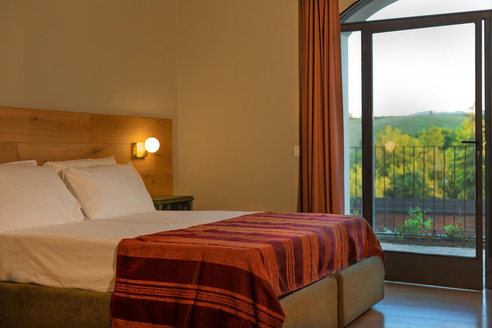 Luce Boutique Hotel Fortunago Екстер'єр фото