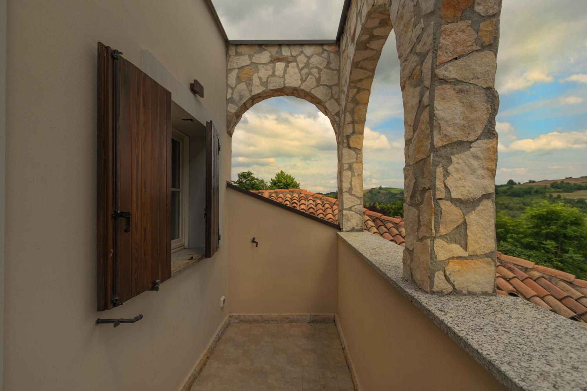 Luce Boutique Hotel Fortunago Екстер'єр фото